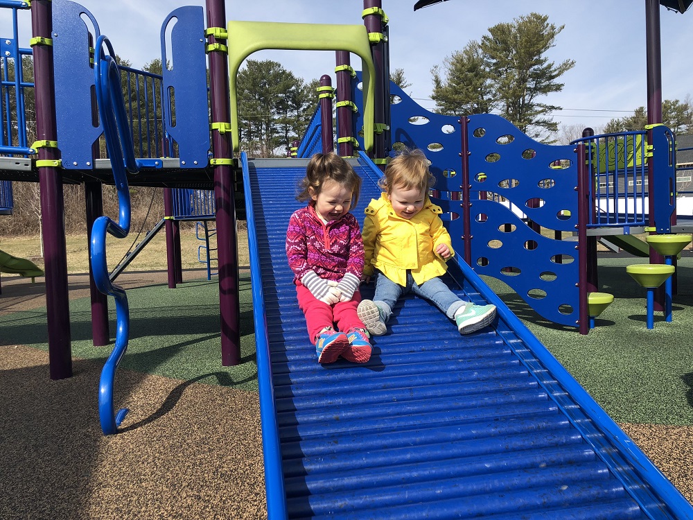 25 weeks pregnant toddlers at playground