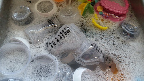 Washing baby bottles