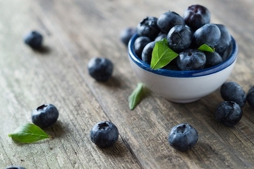 blueberries in white bowl
