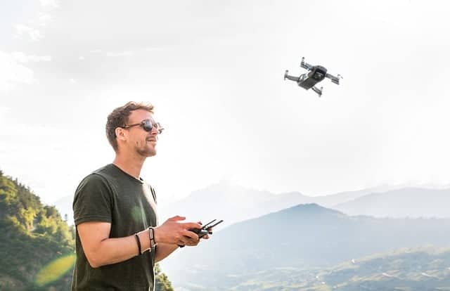 best racing drones drone-man-drone-pilot-copte