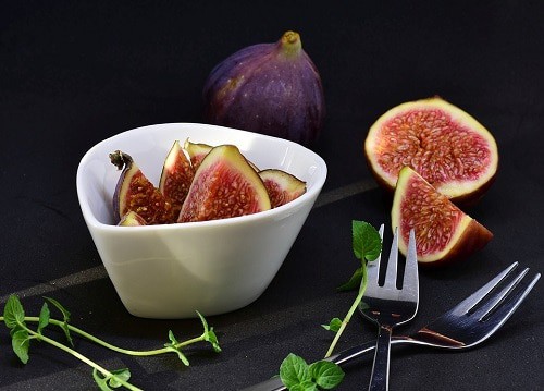 Figs Fruit beside Fork and leaves