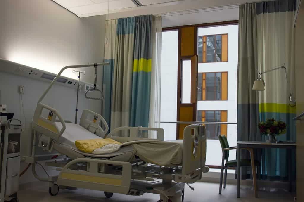hospital room 