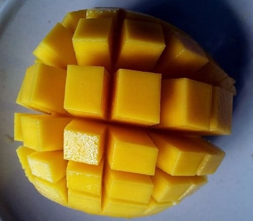 sliced mango