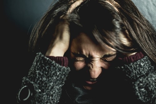 stress woman holding her head