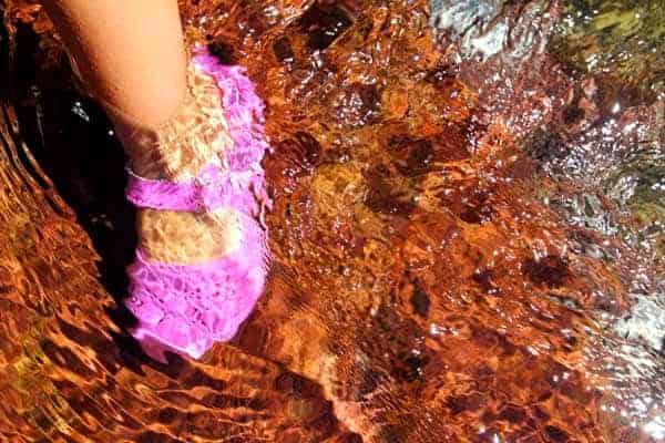 Girl Water Feet Pink Shoe River Stream Red Bottom 79295 18837
